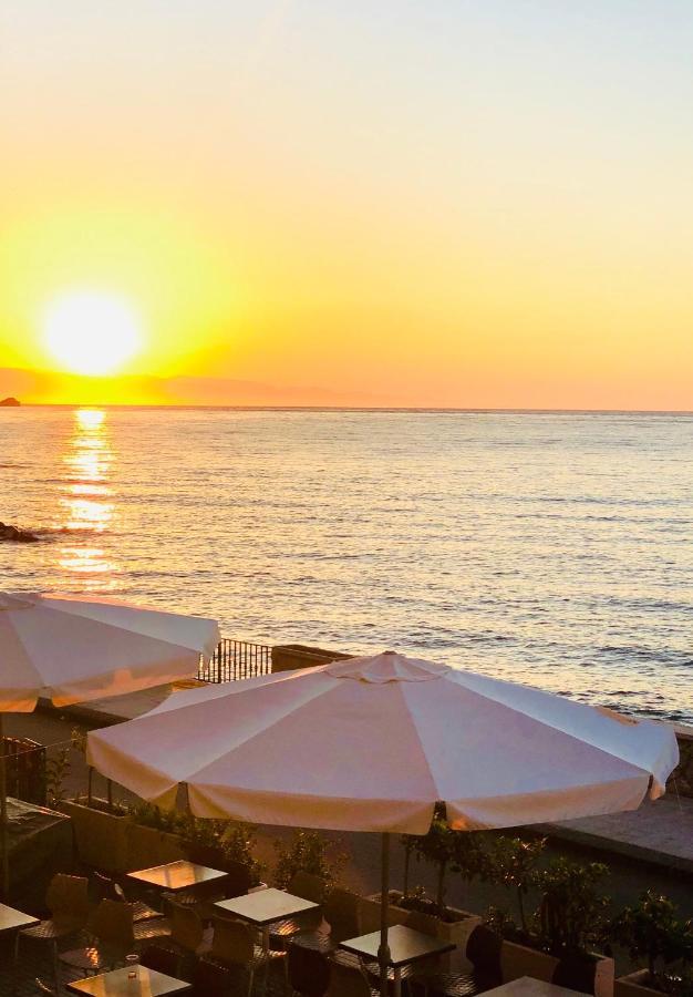 Vacanzenaxos - Casa Frontemare Appartement Giardini-Naxos Buitenkant foto
