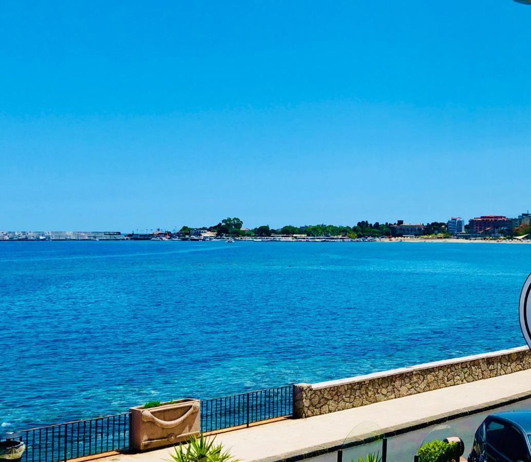 Vacanzenaxos - Casa Frontemare Appartement Giardini-Naxos Buitenkant foto