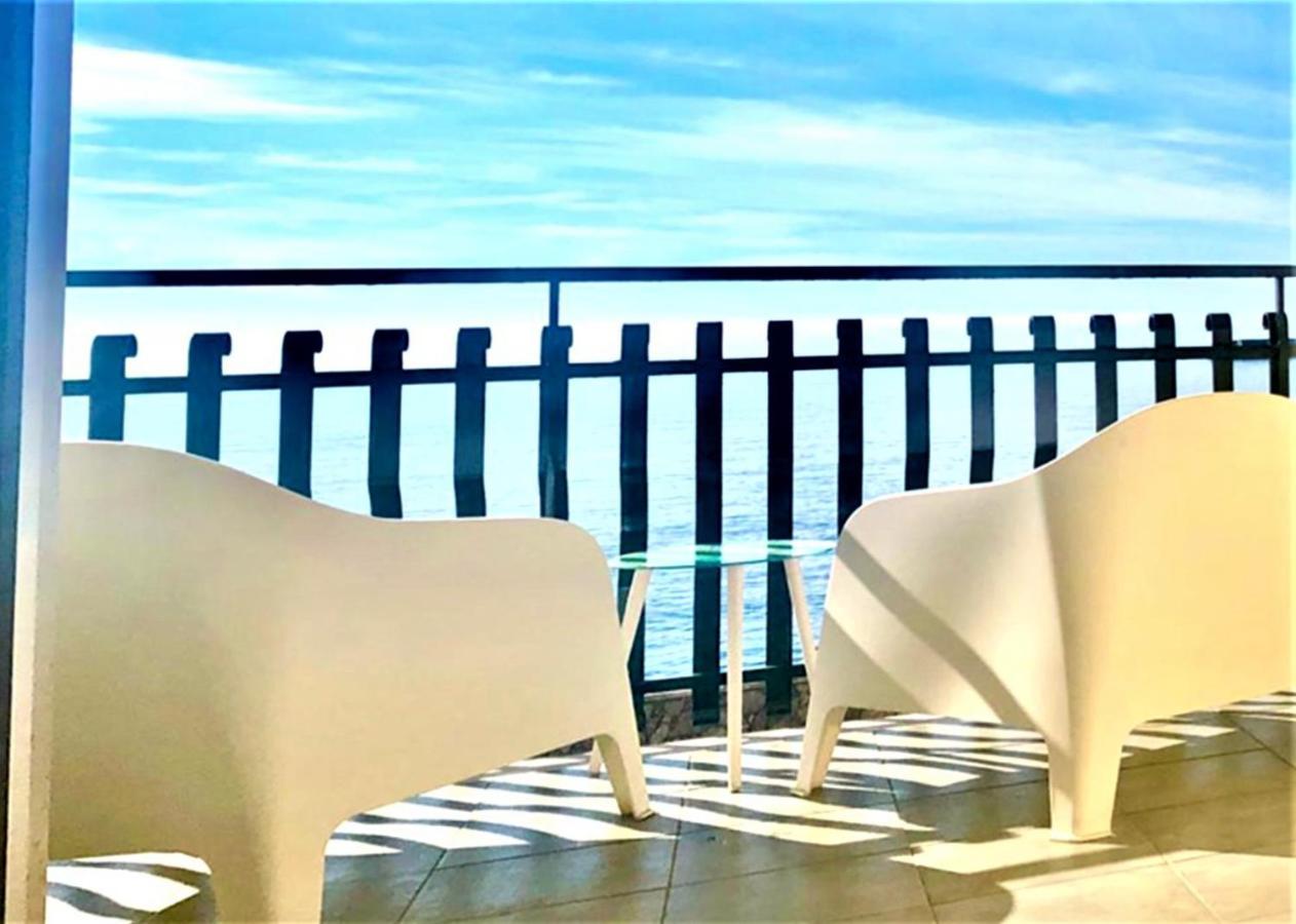 Vacanzenaxos - Casa Frontemare Appartement Giardini-Naxos Buitenkant foto