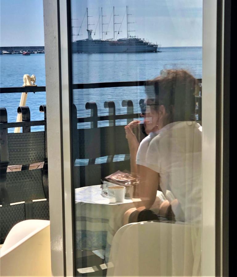 Vacanzenaxos - Casa Frontemare Appartement Giardini-Naxos Buitenkant foto